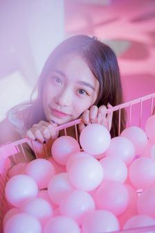 美女扒开粉嫩尿口